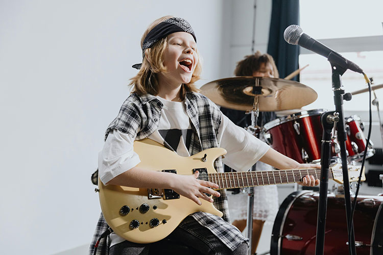 Kind gitaar